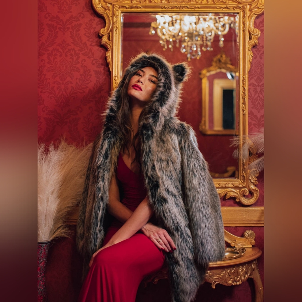 Spirithoods grey wolf classic faux fur coat small (fits big)